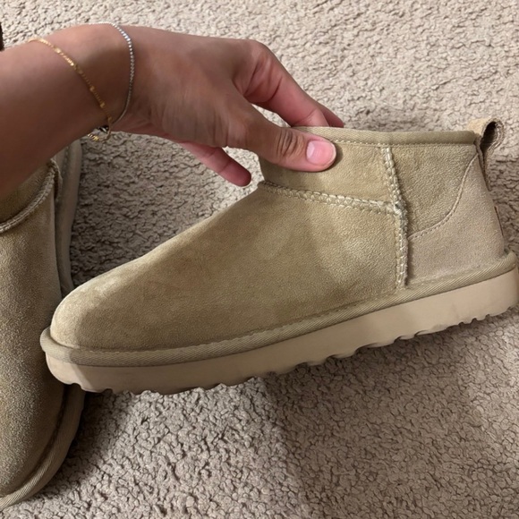 Ugg Ultra Mini Mustard Seed boots (size 9) - Picture 6 of 7